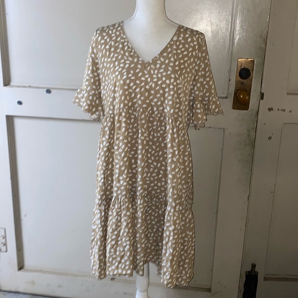 Women’s size large v-neck brown/tan and white spot knee length dress size large - Picture 1 of 5